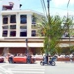 Nguyên căn góc 2 mt lam sơn - cửu long, ngay sân bay. dt: 8x16m. 1 trệt 2 lầu suốt. giá 50tr/tháng