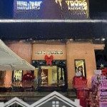 Cực đỉnh! cho thuê mặt bằng kinh doanh phố trung hoà, dt 140m2x4t, mt 6m vị trí ngay ngã tư đắc địa
