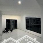 Căn trệt trên không có sân vườn rộng rãi, có suất đậu ôtô định danh diamond alnata plus 2pn-2wc