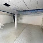 Cho thuê nhà 2 tầng mt gần đống đa ngang 8m.
diện tích đất 80 mét vuông x 2 tầng. 2 tầng trống suốt