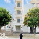 Chính chủ bán căn nhà phố 144m2 giá chỉ 25 tỷ - view công viên cực hiếm