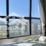 Bán nhanh căn 2pn lớn view sông ban công dài chỉ 6 tỷ bao hết - full nội thất cao cấp