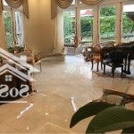 Bán biệt thự đẹp,giá tốt nhất khu cảnh đồi pmh: 366m2 đất-giá chào bán :108tỷ-thuế đủ.