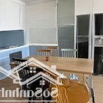 Cho thuê căn hộ saigon airport , 2pn, 2wc ,95m2 ,full nội thất ,có slot ôto, giá 17.5 triệu /tháng