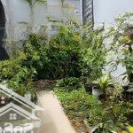 Bán biệt thự 150m2 - đường nguyễn hoàng - an phú, quận 2. kc: hầm. 3 lầu. giá 37 tỷ