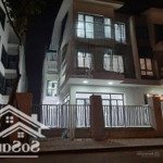 Cho thuê biệt thự kđt dương nội 180m2, 4 tầng, hoàn thiện đẹp ngay cạnh hồ, đường rộng vị trí đẹp