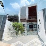 Bán căn nhà mới tinh 2 tầng ngay gần trạm thu phí suối giữa, thương lượng được giá gả liền