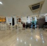 Cần bán căn hộ p1 182m2, nguyên bản 4 ngủ 3 vệ sinh, view nội khu thoáng mát. lh: 0398195355