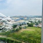Khả ngân - đăng đúng căn - v2.01 tầng trung - view hồ bơi - giá công chứng: 3,08 tỷ. lh: 0933973003