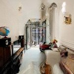 P,15 q4 .mt hẻm 3.5 m .vài bước ra đường .shr ,54m2 . nở hậu 5m .full nội thats . chỉ 5.949