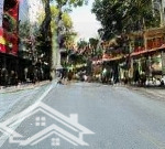 Bán nhà quận 1, giá rẻ 200m2, 12m x 16m giá chỉ 38 tỷ đường trước nhà 10m ôtô tránh sổ hồng vuông