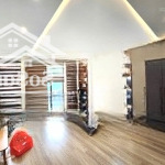 Cầu giấy, nhà đẹp phân lô, ở luôn, trước nhà view trường, 8.35 tỷ