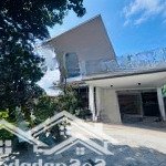 Biệt thự đơn lập riviera cove q9. dt đất 720m2. sân vườn siêu rộng. sổ hồng sẵn. giá 65 tỷ