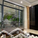 Siêu phẩm nguyễn văn cừ - 6 tầng hiện đại - 118 m - mt 5.5 m thang máy - sân vườn 27 tỷ