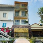 Chuyển chỗ bán gấp nhà mới đẹp có thang máy, nội thất 5x18m giá 13.99 tỷ đường số 20m phú mỹ quận7