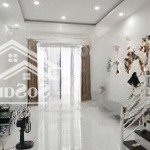 Giá 5,7tỷ - nhà 2 tầng hẻm dương hiến quyền- cách biển 300m- sát chợ va làng- vĩnh hoà- nha trang