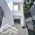 Nhà quận 12 giáp tân bình, gần cầu tham lương, 4 phòng ngủ, sân đậu xe hơi .