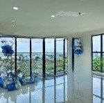 Diamond centery 120m2 - đông bắc, tầng trung đẹp, ban công dài 6 mét, view cây xây thoáng mát