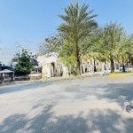Ngay siêu thị gigamall ,khuôn viên biệt thự.gồm 1hầm 1trệt 2lầu 1 sân thượng.4pn.5wc,1 bếp,dt94m2