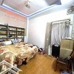 Cần vốn k/doanh chủ bán nhà đường đặng văn ngữ phú nhuận.giá 3tỉ850/82,8m2(4.6*18m). sổ hồng riêng.