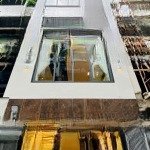 Nhà đẹp mặt tiền huỳnh văn bánh. dt 80m2, giáp quận 3. shr