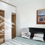 Bán căn hộ 1pn dt 45m đầy đủ nội thất tầng cao view trọn hồ tây, deldorado 1. giá 5,2 tỷ