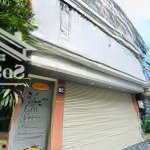 Bán toàn chdv 1194 đường láng, mặt ngõ kinh doanh, lô góc, dòng tiền khủng
