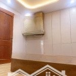 Hơn 10 tỷ - ngụy như kon tum -6 tầng - 30m - mặt tiền 3.5m -3 ô tô tránh -khu hiếm nhà bán