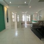 Cho thuê nhà 4 lầu 6pn đường 12m khu bên sông đường phạm văn đồng thủ đức