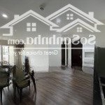 Bán nhanh căn 2 ngủ, 2 wc rộng 95m2, hướng đông nam, tầng trung, nhà mới 95% tại hòa bình green