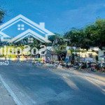 Bán nhà 2mt trước sau vòng xoay trường sư phạm và trường dầu khí đường cách mạng tháng 8.