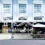 1căn shophouse 2 mặt tiền thoáng mát, view đẹp giá 3,3 tỷ.