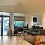 Nhà được thiết kế và được lên tạp chí nhà đẹp - do chủ đi định cư nên mới