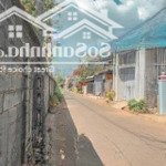 Giảm giá mạnh cho thuê nhà 2 phòng ngủ, sân vườn lớn, trung tâm thành phố long khánh giá chỉ 3tr