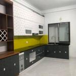 Cho thuê nhà phố giáp nhị ô tô đỗ cổng, 2 tầng x 42m2, 2 ngủ