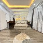 Hồ tùng mậu , ngay ngã 4 xuân thủy phạm văn đồng 32m, mt 4m , 4 tầng giá chỉ 6x tiểu học.