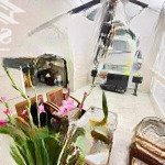 Nhà rộng giá tốt, ngõ rộng ô tô nhỏ đỗ cửa, cách đường xe tải 20m trung tâm quận hai bà dân trí cao