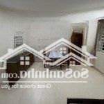 Cho thuê phòng mặt tiền đường phạm hùng. diện tích: 35m2. full nội thất. giá thuê: 5tr/tháng.