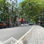 Duy nhất sót lại căn nhà mặt phố ái mộ, bồ đề, nhà đẹp ở luôn, kinh doanh, vỉa hè ô tô tránh, 60m2