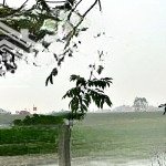 Vị trí đẹp mặt sông view triền đê. ô tô đỗ cửa. vị trí đang được săn đón làm homestay
