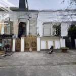 Khách sạn 21 phòng, trong quần thể quảng trường tân an, với giá không thể tốt hơn
