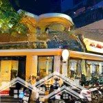 Cho thuê mặt bằng mặt phố tràng tiền, cực kì sầm uất, diện tích gần: 200m2, phù hợp kinh doanh