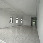 Cho thuê nhà 3.5 tầng thông sàn gần vinhomes long biên