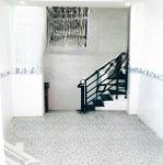 Tôi bán nhà 30 m2, sổ hồng. hxh, 1 trệt, 1 lầu, 2 pn, tuyệt đẹp, mặt tiền hẽm, giá : 889 triệu