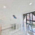 Căn hộ 1pn sang xịn , 60m2 siêu thoáng. tách bếp riêng biệt , mg riêng. ngay vòng xoay dakao q1
