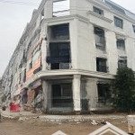 Bán tòa nhà ngã tư thành phố mỹ hào