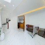Bán nhà giang biên phố, ô tô đỗ cổng, gần ubnd, trạm y tế: dt44m; 5t; 5.1 tỷ (ctl)