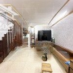 Nhà đẹp hoàng mai - cạnh hồ điều hoà - ô tô ngay cửa - dt 50m2 - 3 tầng - mt khủng 4.4 - chỉ 3,8 tỷ