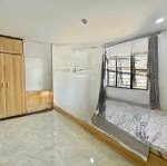 Cho thuê đúng giá căn hộ studio, full nội thất cửa sổ trời thang máy, hầm xe, ngay ngã tư phú nhuận
