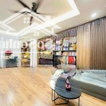 Chính chủ gửi bán căn hộ góc 80m view hồ, 2 ngủ, 2 vệ sinh, khu 11 toà, nhà đẹp, full nội thất.